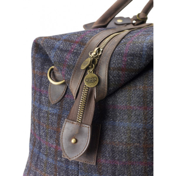 HOLD-01-Moon-Holdall-Grey-Check-Bag-Detail-500x666